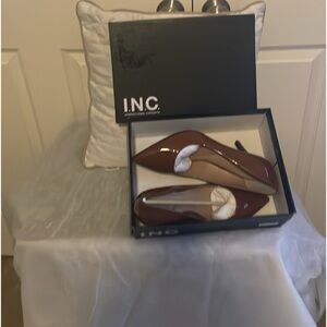 Bronze never worn shoes. I.N.C.